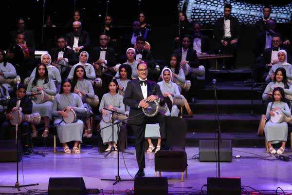 إيقاعات الارتيست ومواهب الأوبرا على المسرح الصغير